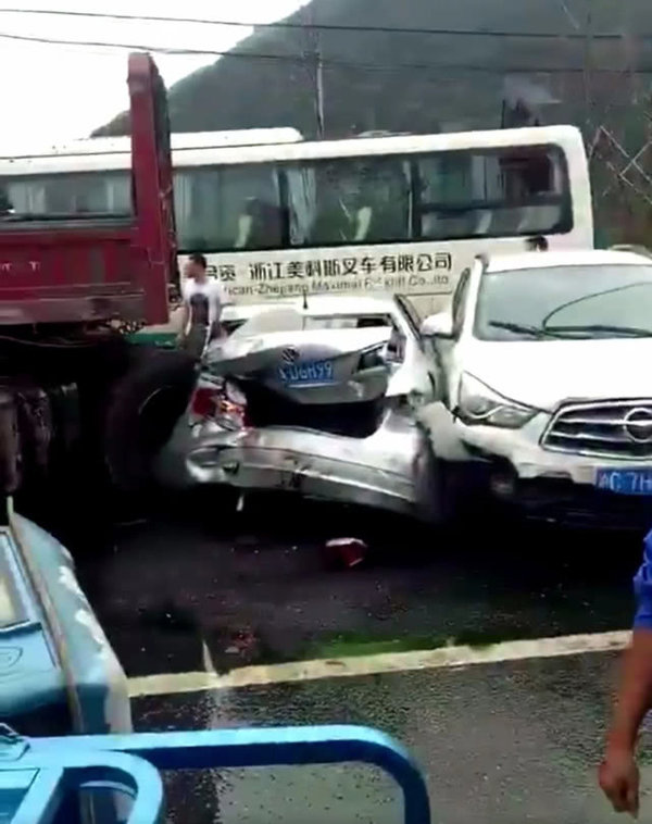 ����ɽ�������¹�&nbsp;�������ײ��10����