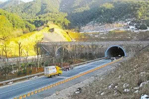 ����ɽ�������¹�&nbsp;�������ײ��10����