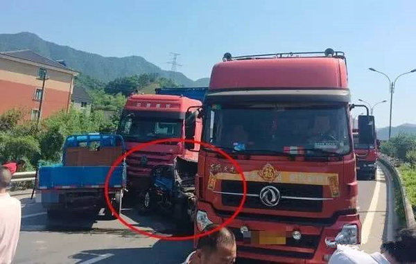 ����ɽ�������¹�&nbsp;�������ײ��10����