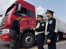 熟人好办事?河北整治超限超载乱象 杜绝办“人情案”放“人情车”