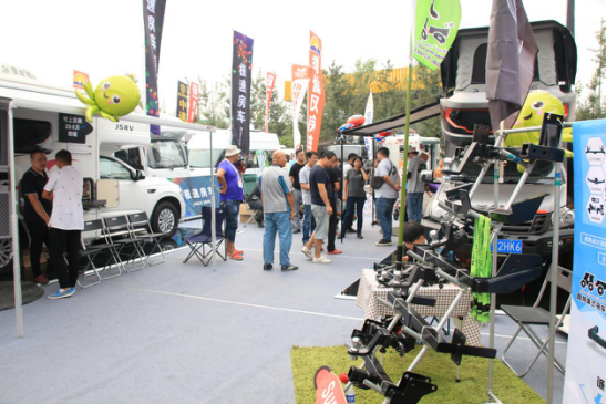 �й����ʷ���¶Ӫչ���ῪĻ���ֳ�����