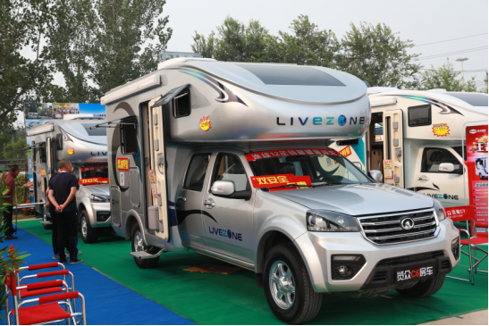 �й����ʷ���¶Ӫչ���ῪĻ���ֳ�����