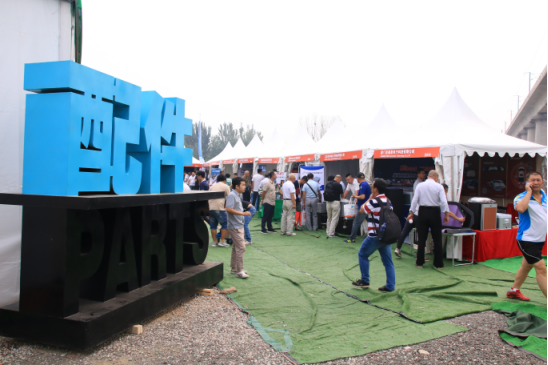 �й����ʷ���¶Ӫչ���ῪĻ���ֳ�����