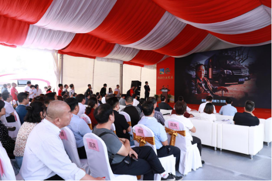 �й����ʷ���¶Ӫչ���ῪĻ���ֳ�����