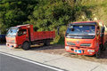 小车VS东风轻型工程车跑山路 谁料竟是