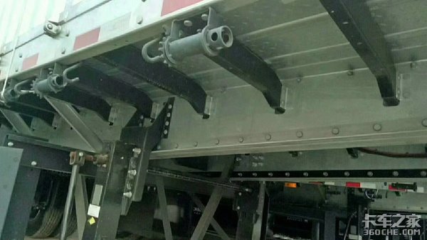 Ϊʲô����߶˹ҳ�������ȴ�������䣿