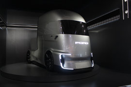 失业的不只司机 以后连装卸工都省了 这些概念卡车有点过分了！