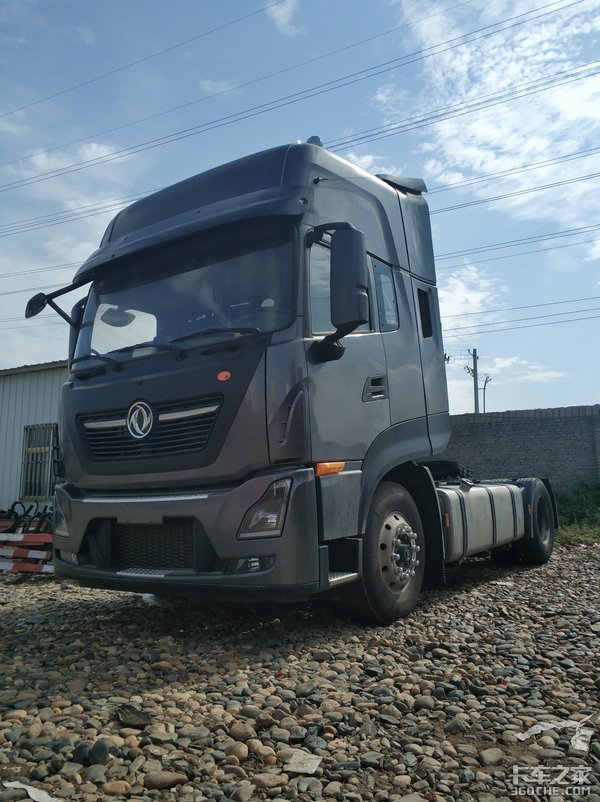 车场偶遇东风新天龙,一代神车又进化了