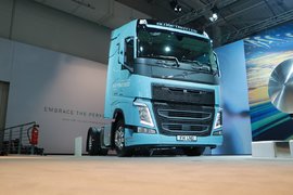 这车夸张的不像话！ 卧铺竟能大保健，自带电视咖啡机