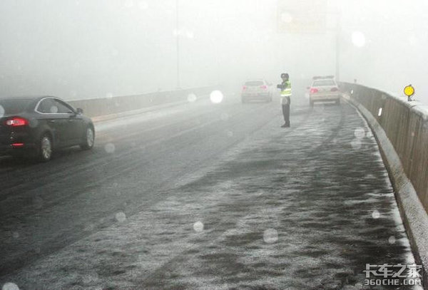 冬季开车有点“滑” 冰雪路面如何驾驶?