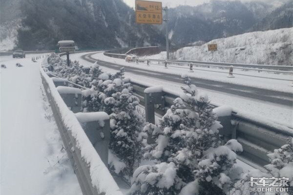 冬季开车有点“滑” 冰雪路面如何驾驶?