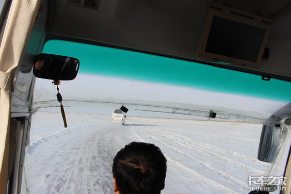 冬季开车有点“滑” 冰雪路面如何驾驶?