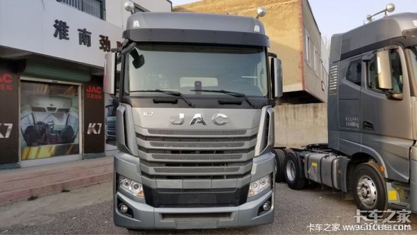 格尔发K7直降6.9万 解放J7新车到店 一周促销6X4牵引车盘点