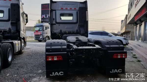 格尔发K7直降6.9万 解放J7新车到店 一周促销6X4牵引车盘点