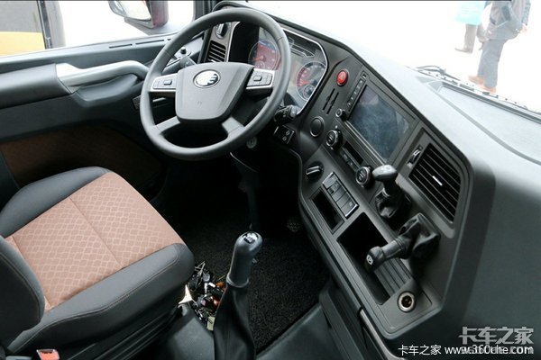格尔发K7直降6.9万 解放J7新车到店 一周促销6X4牵引车盘点
