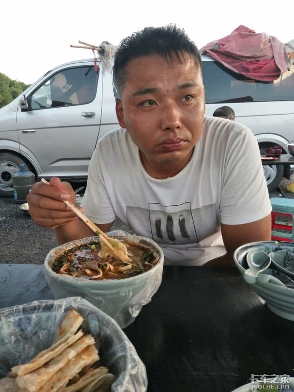 鸡汤时刻 一曲《司机的泪》唱哭了卡友