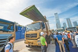 深圳今日起新型泥头车上线 明年将淘汰所有老款，缓冲期半年