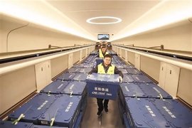 运输能力从500公斤提至5吨 “复兴号”首设快递专用车厢