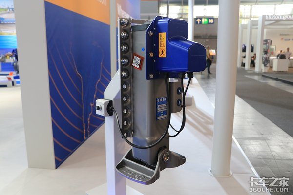 在欧美发达地区,牵引车普遍标配气囊桥的情况下,约斯特jost电动支腿的