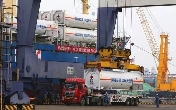 “南气北运”首批全部LNG罐箱承运任务胜利完成