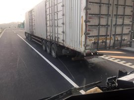 17.5米大板、变态集装箱货车霸占货运舞台，守法车辆如何运营？