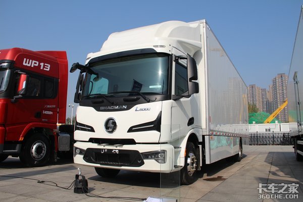 15L660马力X6000亮相 定位于高端市场 陕汽全新6000平台有啥不一样?