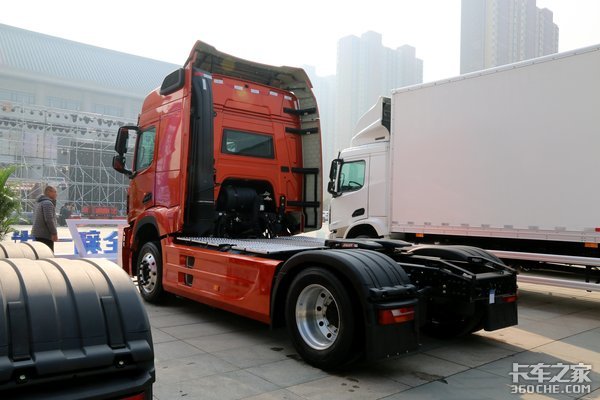 15L660马力X6000亮相 定位于高端市场 陕汽全新6000平台有啥不一样?