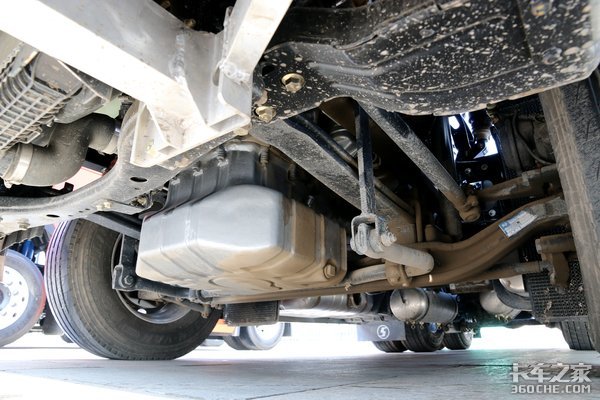 15L660马力X6000亮相 定位于高端市场 陕汽全新6000平台有啥不一样?