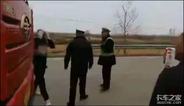 喷辣椒水事件持续发酵 涉事辅警有话说