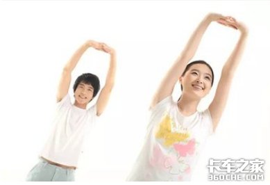 �٣�����˾������С����ľ�׵��