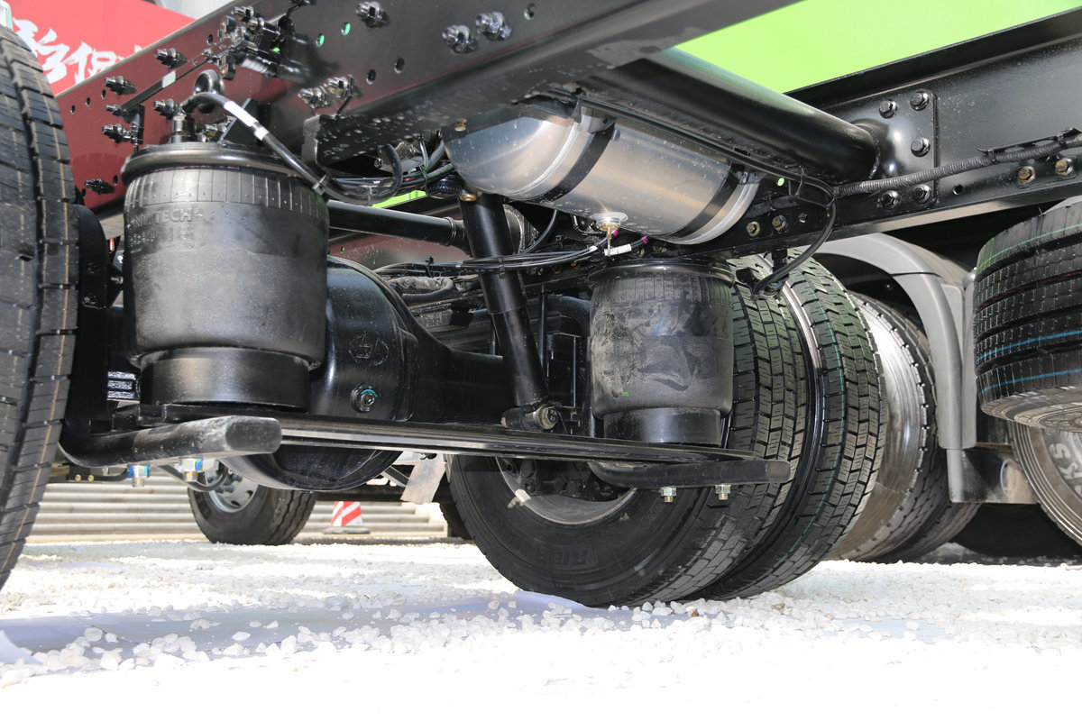 气囊悬挂全车盘刹这辆载货车逆天了图片列表