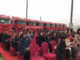 四川鑫联合卡车LNG型 绵阳大型交车仪式