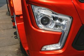 面似牛头牛气冲天!新面貌+智能化 德龙H6000 4X2牵引车图解