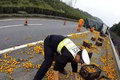 卡车事故货物被哄抢，正义会不会缺席？