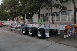 自重仅有3.8吨！还配两套智能系统 华骏这款45英尺骨架车逆天啊！