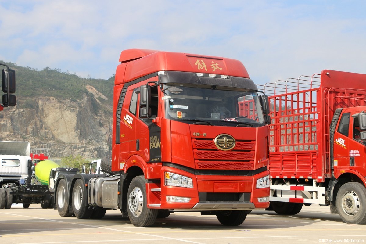 首页>卡车新闻>国产新车>解放j6国六牵引车1100升油箱,560马力>本文