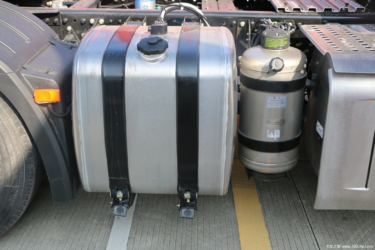 解放j6国六牵引车1100升油箱560马力图片列表