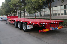 17.5米将被整治 中集华骏推出替代车型 自重6.2吨13.75米低平板挂车