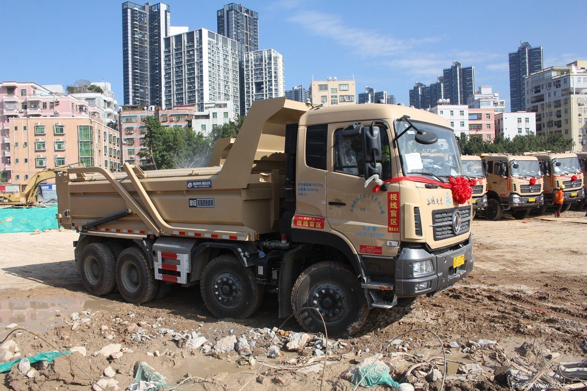 首批40辆东风天龙kc渣土车交付深圳用户图片列表