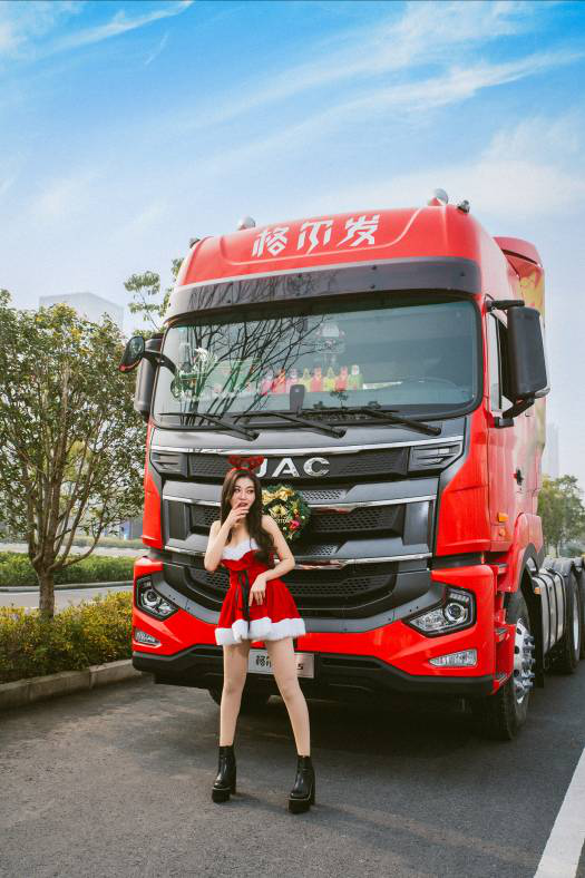 备圣诞辞驯鹿 圣诞老人座驾升级格尔发A5