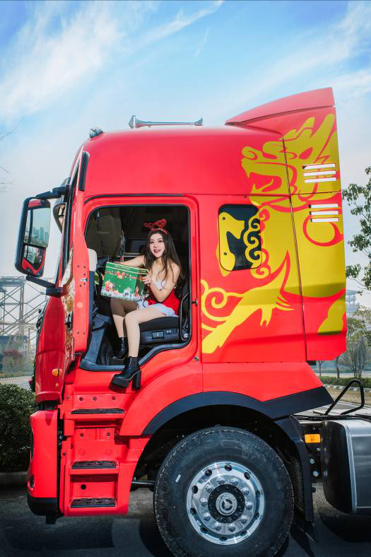 备圣诞辞驯鹿 圣诞老人座驾升级格尔发A5