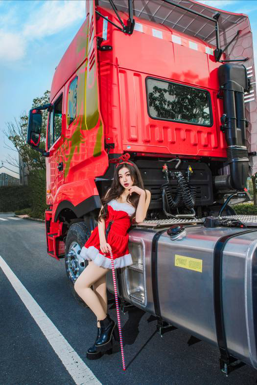 备圣诞辞驯鹿 圣诞老人座驾升级格尔发A5