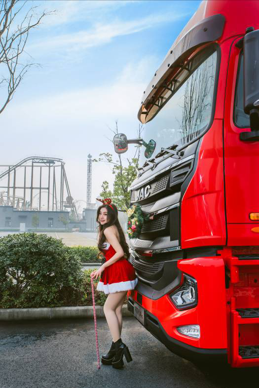 备圣诞辞驯鹿 圣诞老人座驾升级格尔发A5