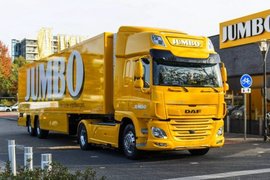 达夫交付首款电动牵引车 用于超市配送