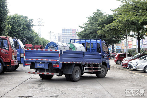 藍牌兩軸貨車為啥執(zhí)法標準不一樣？