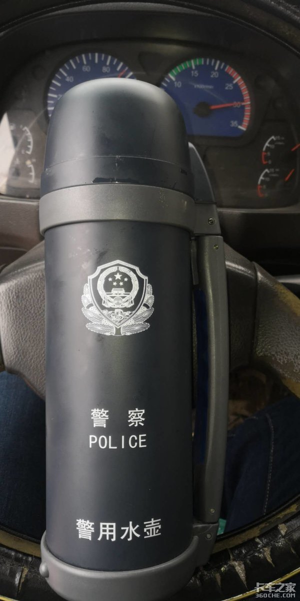 饥寒交迫的堵车路上，他温暖了我的心