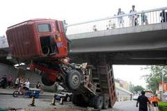 ��߰�ȫ�� HOWO�෭��ж�����������