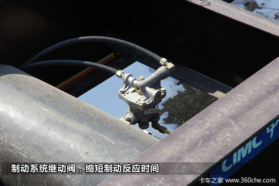 轻量化气囊悬挂 中集集装箱挂车实拍图