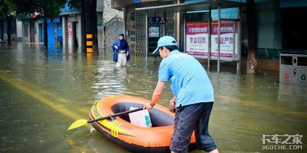 货车大哥VS快递小哥，生存不易，且行且珍惜