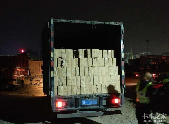 蓝牌货车超载14吨，为这点“小利”值吗